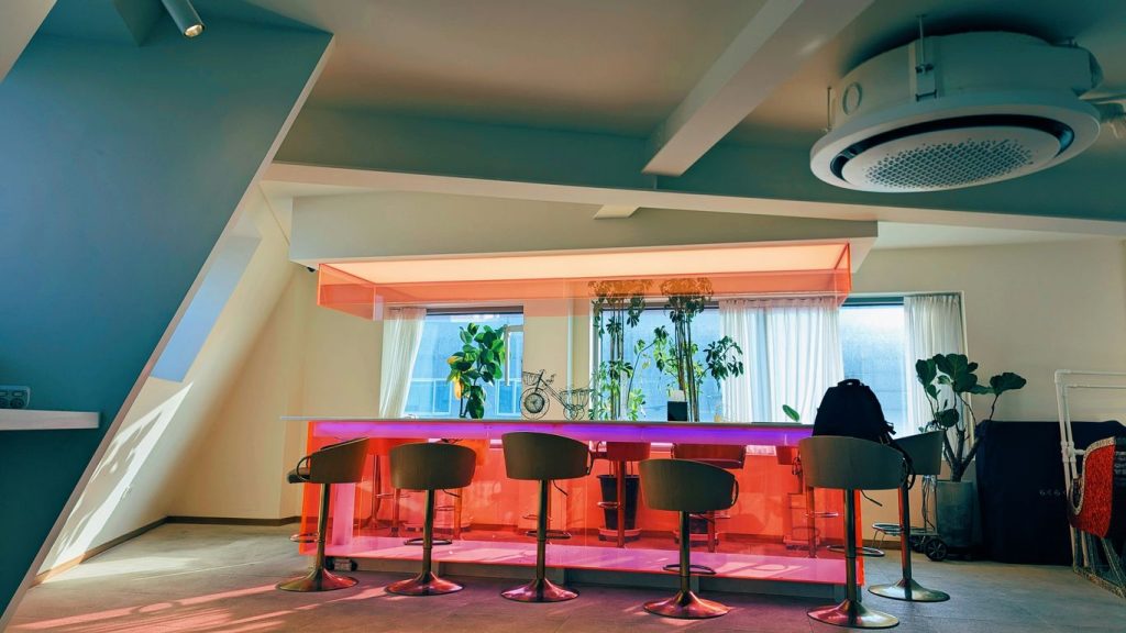 Top 10 Advantages of Acrylic: Why It’s the Perfect Choice for Modern Design