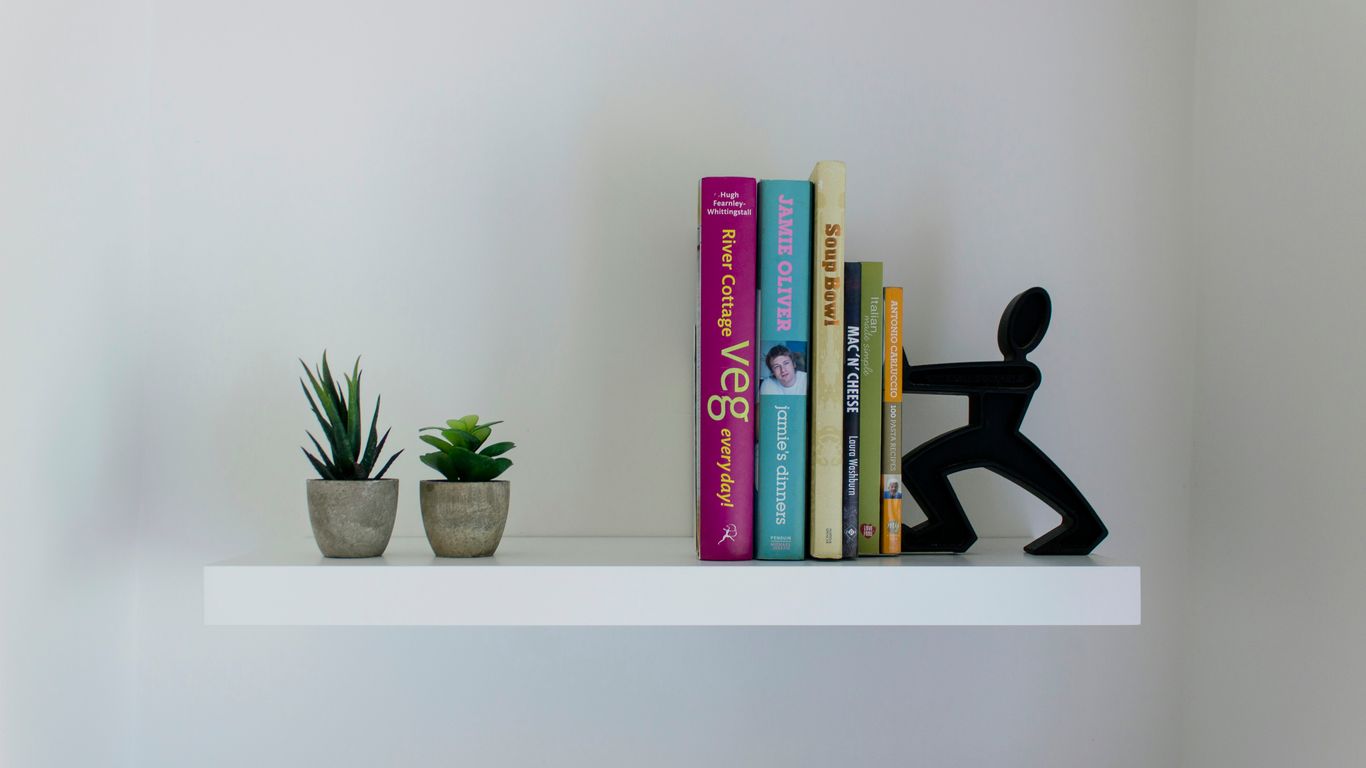 How to Use Clear Acrylic Dividers to Organize Your Home and Office Shelves