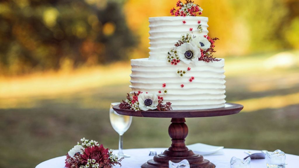Acrylic Cake Stands: How to Choose the Right Size