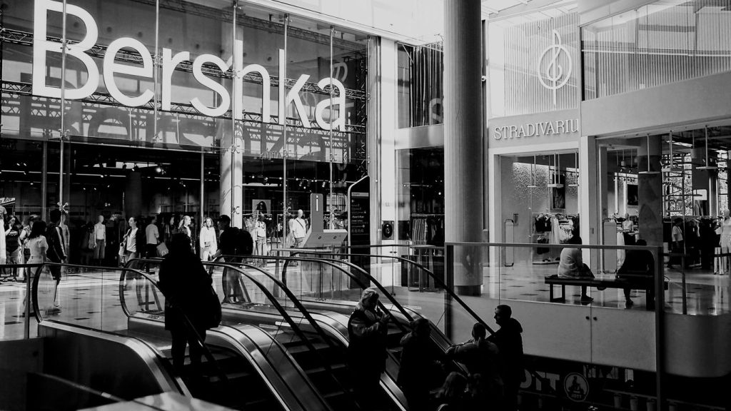 10 Creative Ways to Use Acrylic Stands to Boost Retail Sales and Visual Merchandising