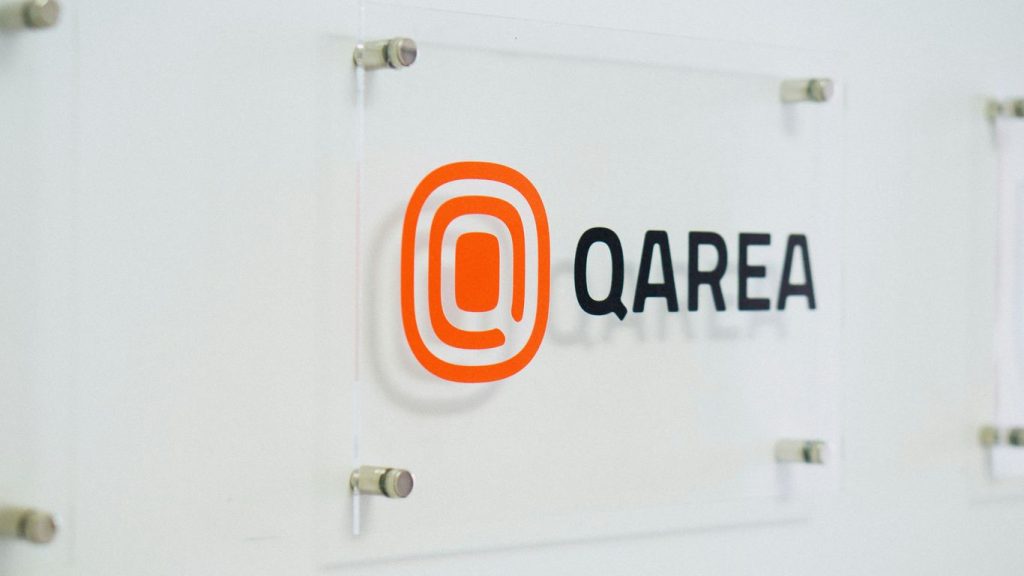 Acrylic Table Stands: 10 Smart Uses for Businesses