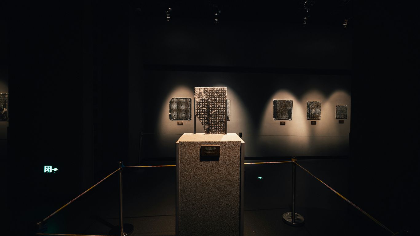 How Premium Acrylic Display Boxes Can Protect and Showcase High-Value Products