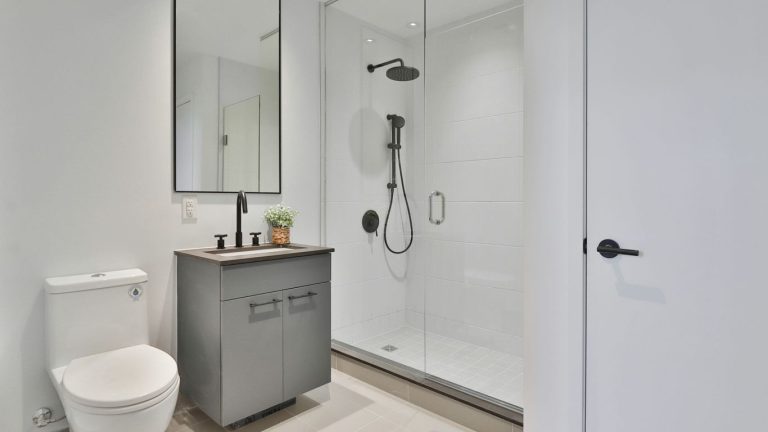 A complete guide to custom acrylic shower screens