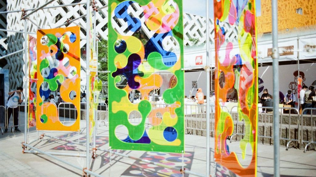 Acrylic Mirror Sheets: Colours, Thicknesses and Uses