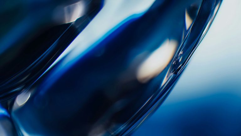 The expert’s guide to selecting and using clear acrylic panels for displays